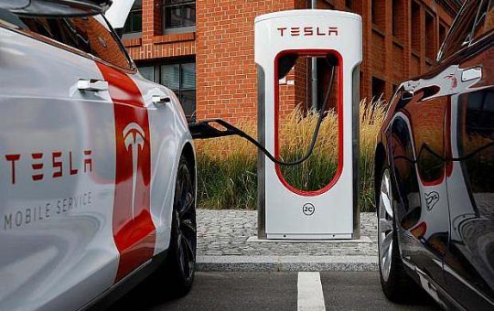 Tesla solar-powered charging station in Tibet